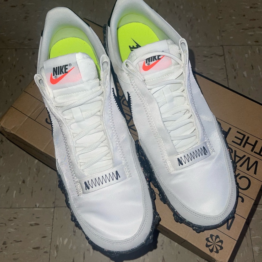 Nike waffle racer crater